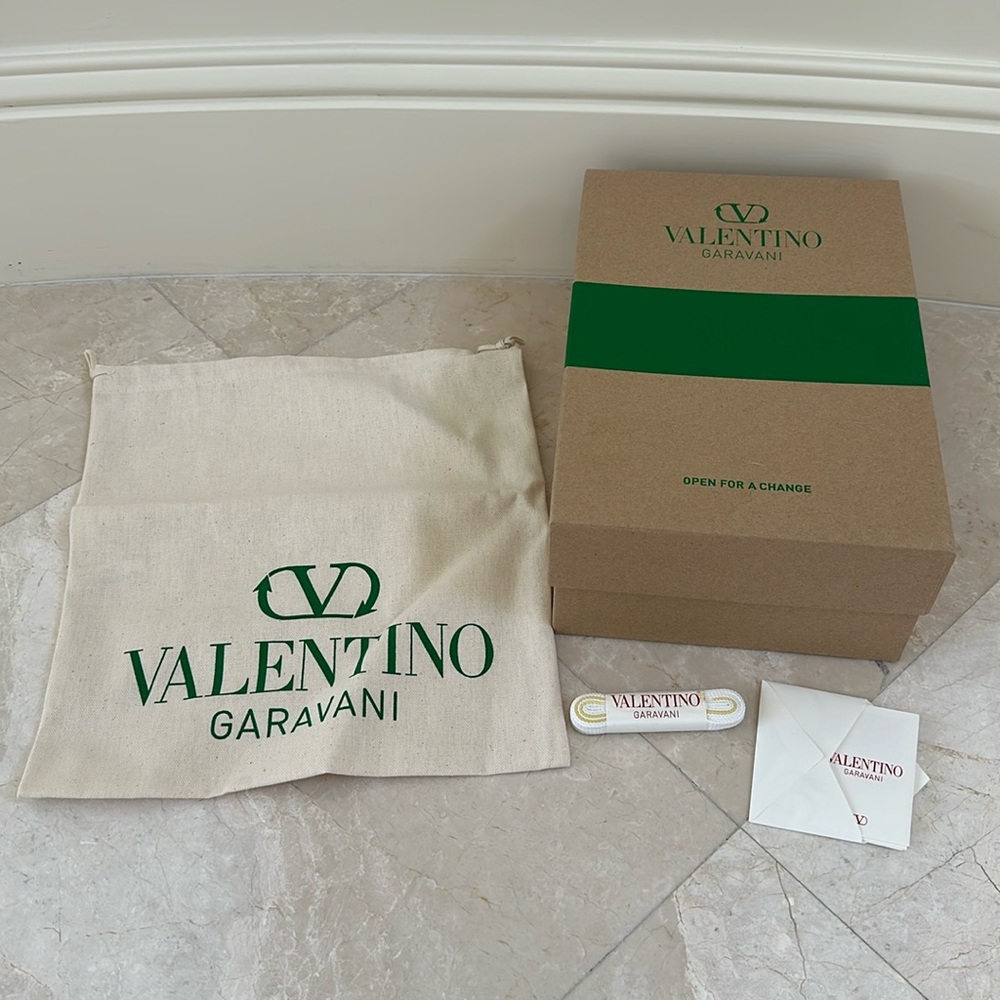 Valentino Shoebox with laces and shoe bag